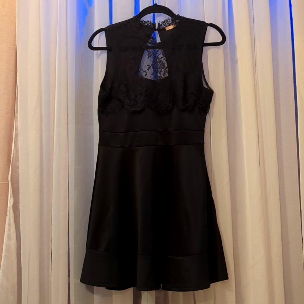 Black eyelash lace dress sweetheart neckline